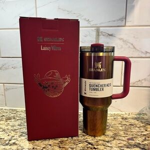 NWT LAINEY WILSON COUNTRY GOLD STANLEY